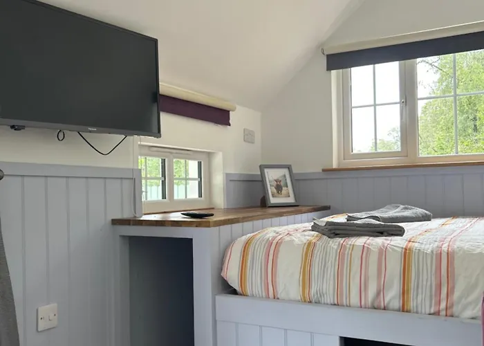 1Lochness Glam Lodges